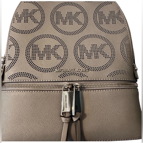 Michael Kors Rhea Backpack Pearl Grey Leather Medium MK Logo - Picture 4 of 16